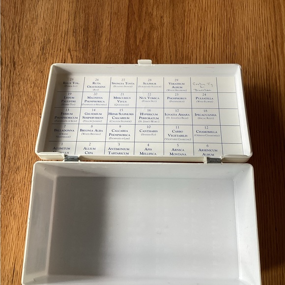 Hylands’s Homeopathic Storage Box 🩺💊 - Picture 11 of 15